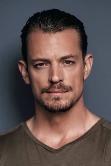 Photo de Joel Kinnaman