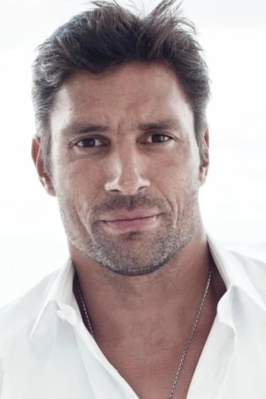 Photo de Manu Bennett